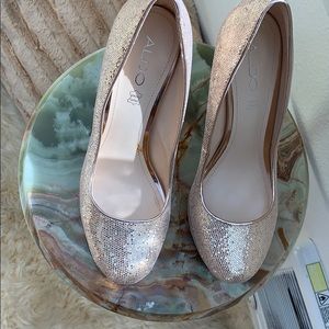 Gold heels Shoe